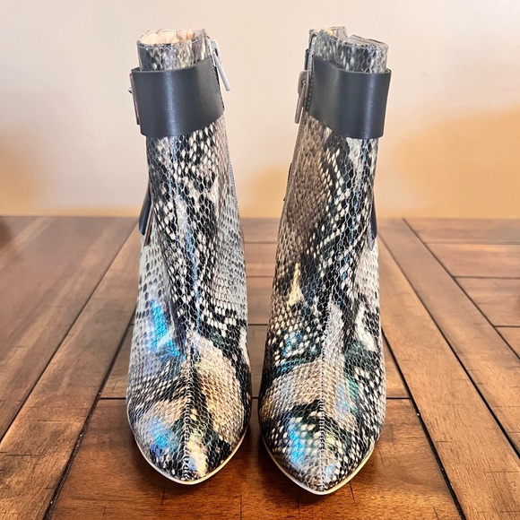 NWOB GUESS SNAKE PYTHON PRINT BOOTIES - Picture 3 of 13